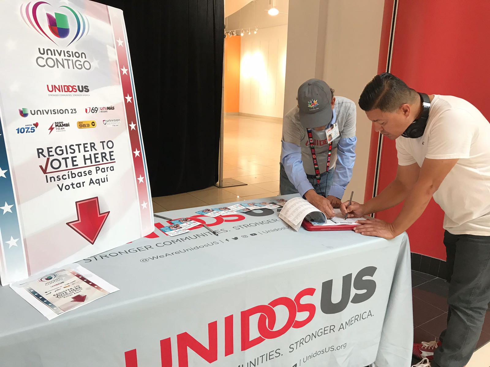 Miami canvassers register to vote