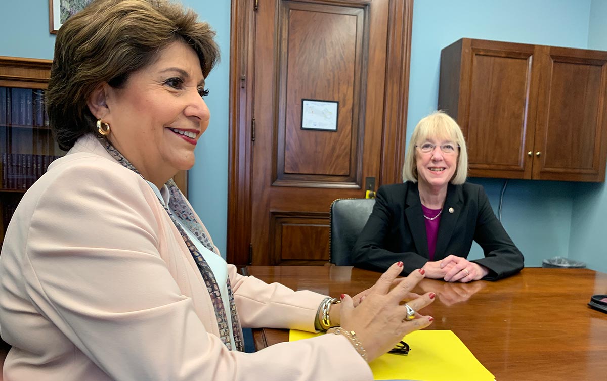 Murguía and Sen. Patty Murray of Washington meet on Capitol Hill.