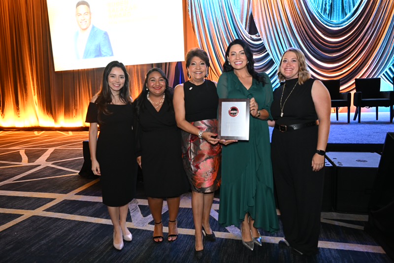 Conexión Américas the 2025 UnidosUS Affiliate of the Year Award